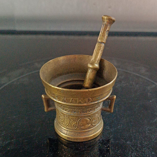 Kleiner messing mörser mit - mörser,