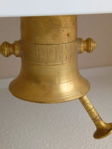 Mörser aus messing mit - mörser,