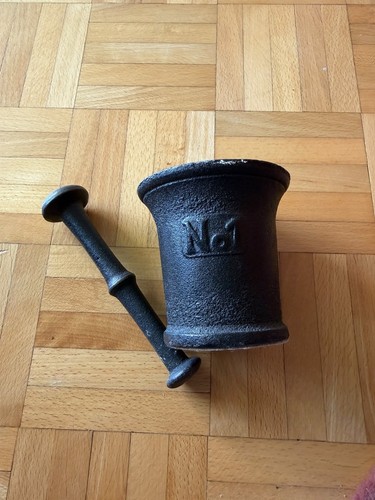Gusseisen mörser mit - gusseisen, stößel