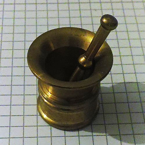 Kleiner mörser aus messing - kleiner,