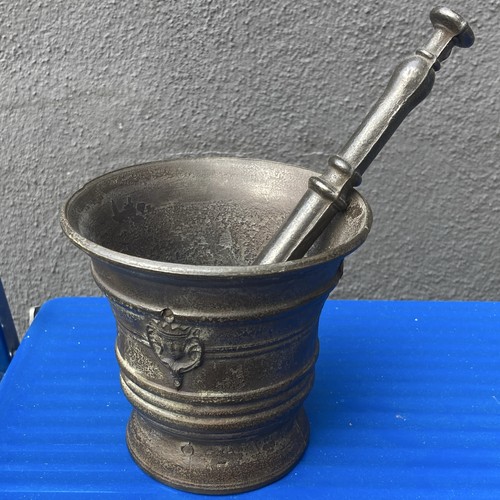 Mörser aus messing - aus, (metall)