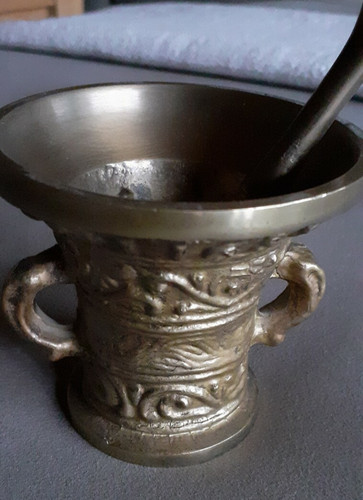 Schöner mörser mit pistill - mit,