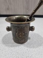 Mörser und Stößel aus