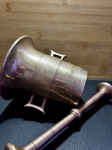 Antiker mörser mit stößel - mörser,